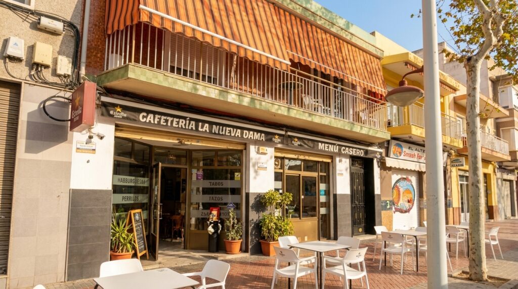 Fachada de La Nueva Dama, cafetería y tapería en El Altet, junto al aeropuerto de Alicante